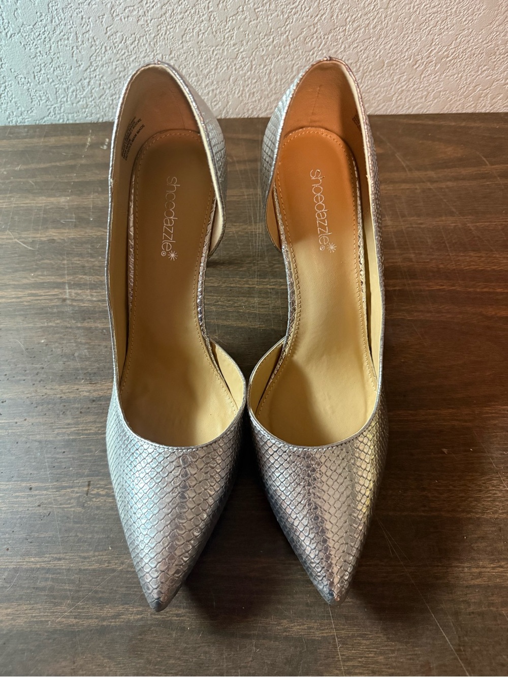 Shoe Dazzle Annakay Silver Point Toe Heels size 12 Beautiful